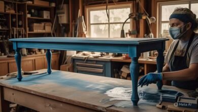 صبغ طاولة خشب في المنزل