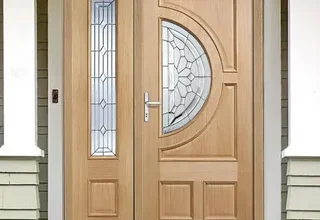 دهان أبواب خشبية بلمسة فنية بجدة