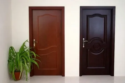 دهان أبواب خشبية بلمسة فنية الخرج