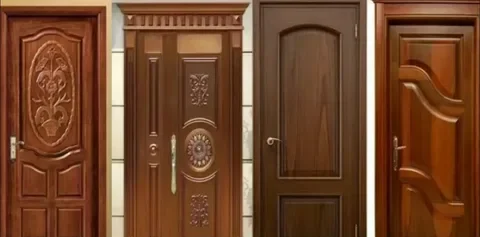 دهان أبواب خشبية بلمسة فنية في الخرمة بمكة المكرمة