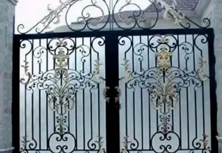 خدمة صبغ ابواب حسب الطلب في أملج بمنطقة تبوك