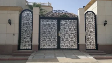 صبغ ابواب بلمسة فنية بمنطقة الدمام