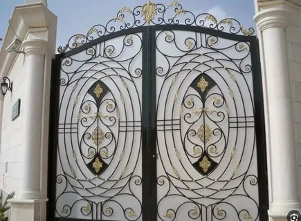 صبغ ابواب بلمسة فنية في منطقة الدمام