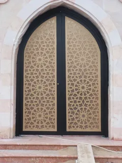 ضبغ ابواب بجودة عالية في حوطة بني تميم بمطقة الرياض