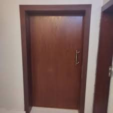 صبغ الابواب القديمة لتبدو كالجديدة بالدمام